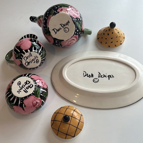 droll design tea pot and creamer sugar on plate - Picture 8 of 10